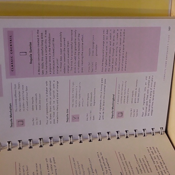 Complete home bartender guide, 780 recipes, spiral binder - Picture 8 of 8